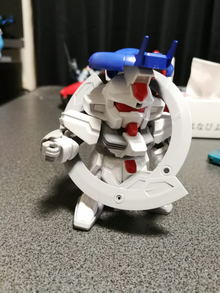 一番最初の製作案です。帽子を被った何かから始まりました。