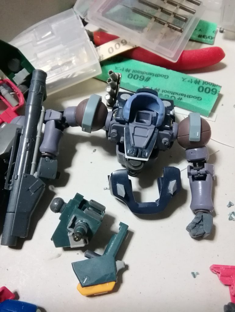 胸と股間の装甲とフレーム色部分は塗り分けても良かったんだけどしっかり分割しました
