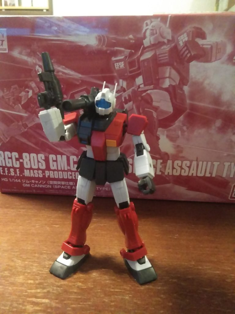 スプレーガンを見せつけて