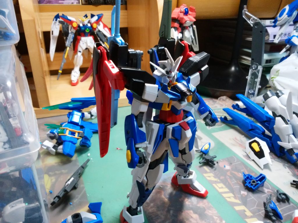 初期案では肩に翼をつける予定だったがエフェクトを付けるとどうしても重すぎて下に落ちてしまうので今の位置に落ち着いた｡