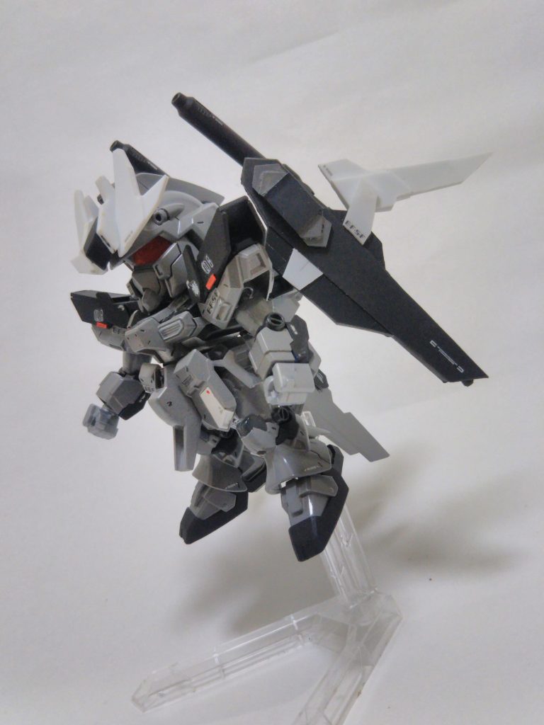 プラ板やパテで椀部、脚部の延長
バインダーの羽は可動します。