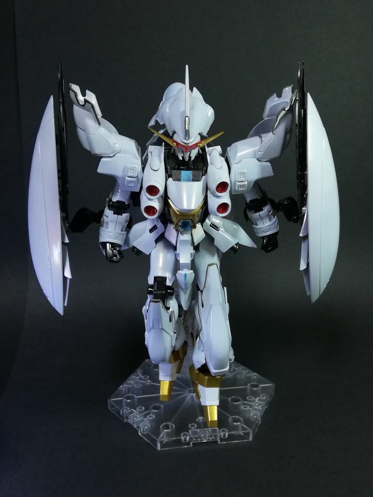 メインカラーの白はサフ→Exホワイト→パールシルバー→クリアーホワイトで塗装しました。
テイルドガルにブラックを付けると
Black-tailed gull=ウミネコという意味になるそうです。