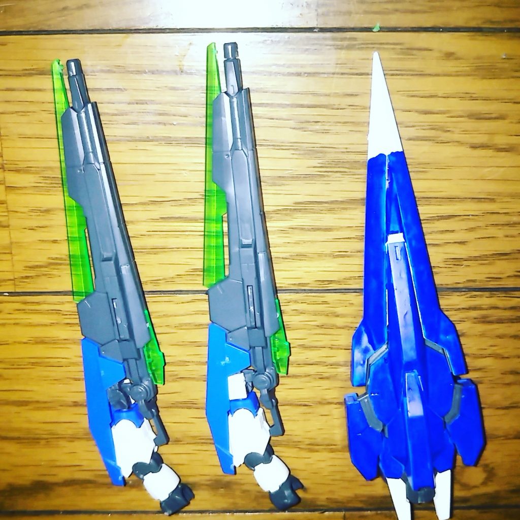 GNツインバスターライフルⅡ
ウイングゼロライザーのツインバスターライフルから更に威力をアップし
更に緑の部分は刃の役割もあり銃剣の様な役割もあり
ゼロドライブウイング
ゼロシステムⅢをカバーする役割を
持つウイングでトランザム・ゼロバース
トを放つ時ゼロシステムⅢのエネルギー
をフルバーストに引き出すいわゆるゼロライザーに変わる翼である。