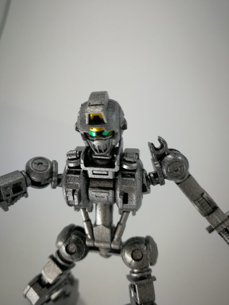 シャルドールローグがガイコツぽいのでこれを流用。
なんかのガンダムのシールでツインアイを再現。