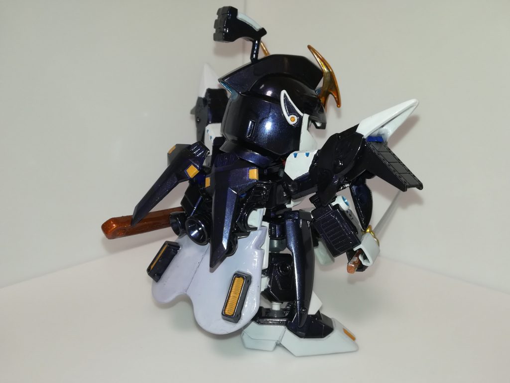 上様モードの背面には二代目大将軍のバックパックにちーびー戦士のGP01のブースターを接着してます。