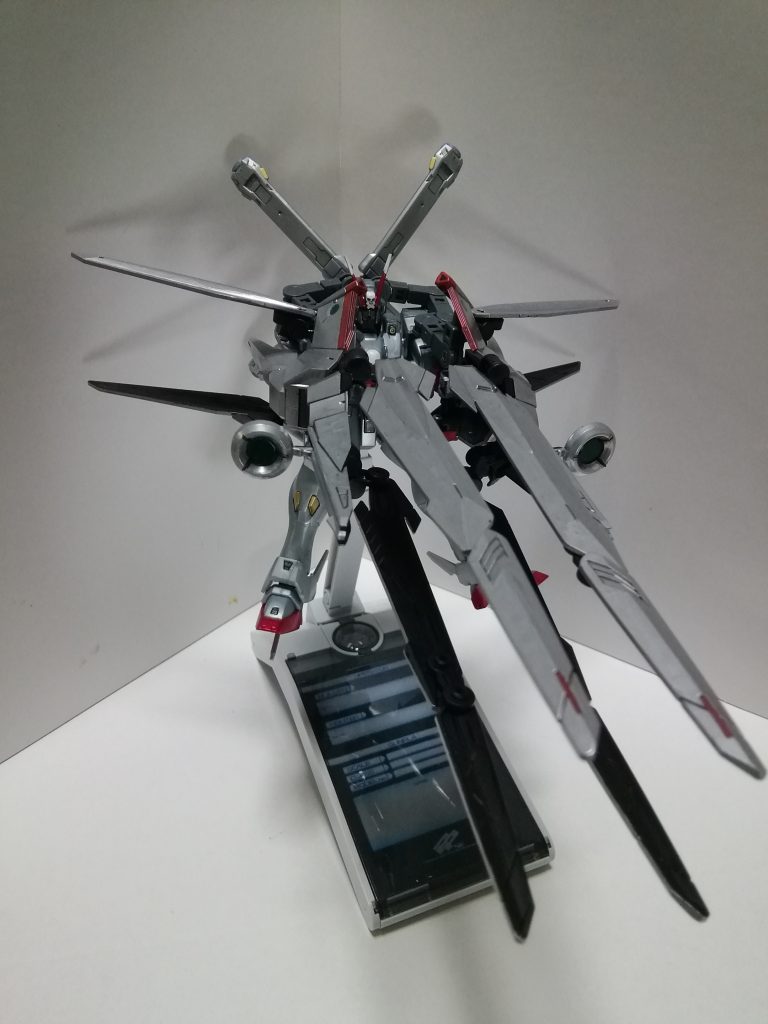 ツインバスターライフル的射撃。
機体胸部から射撃できるMSなら威力増幅させる形態になってもっと様になったかも···。