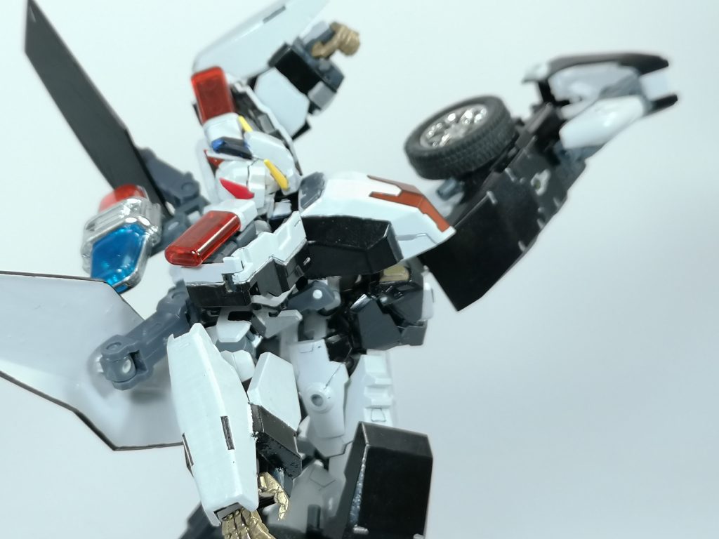 というわけで2機合体することで完成するのがこのストライクマグナムです
各可動に関してはマグナムのままで、様々なポーズをつけることが可能です
この写真のように足を大きく開くこともでき、とても遊びごたえのあるガンプラ改造品となっていますね