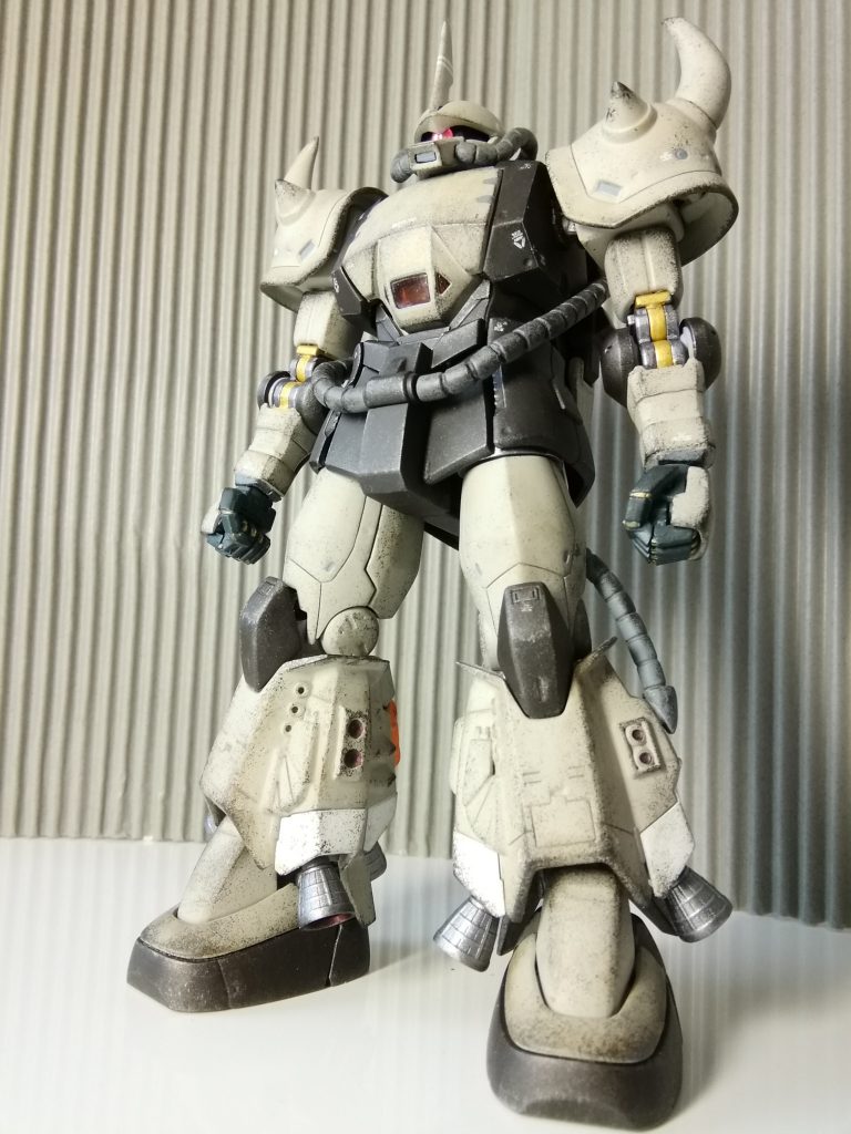 立ち正面のショット。ウェザリングは今回抑えめ。