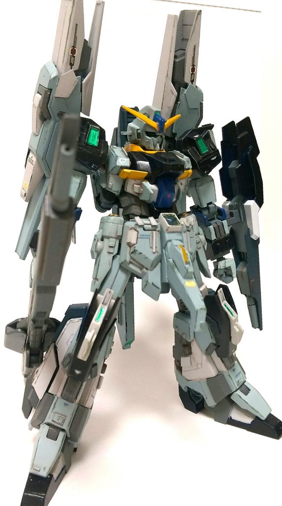 顔はリゼルのヘルメットにHGアリオスガンダムのマスク。
アリオスガンダムのマスクはカッコいいなぁ。
でもZ系に見える