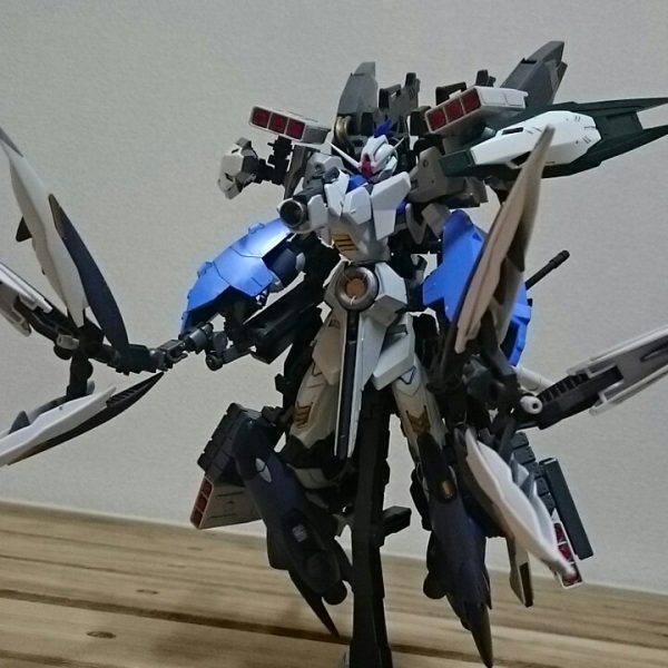 エィロン・パラドシー