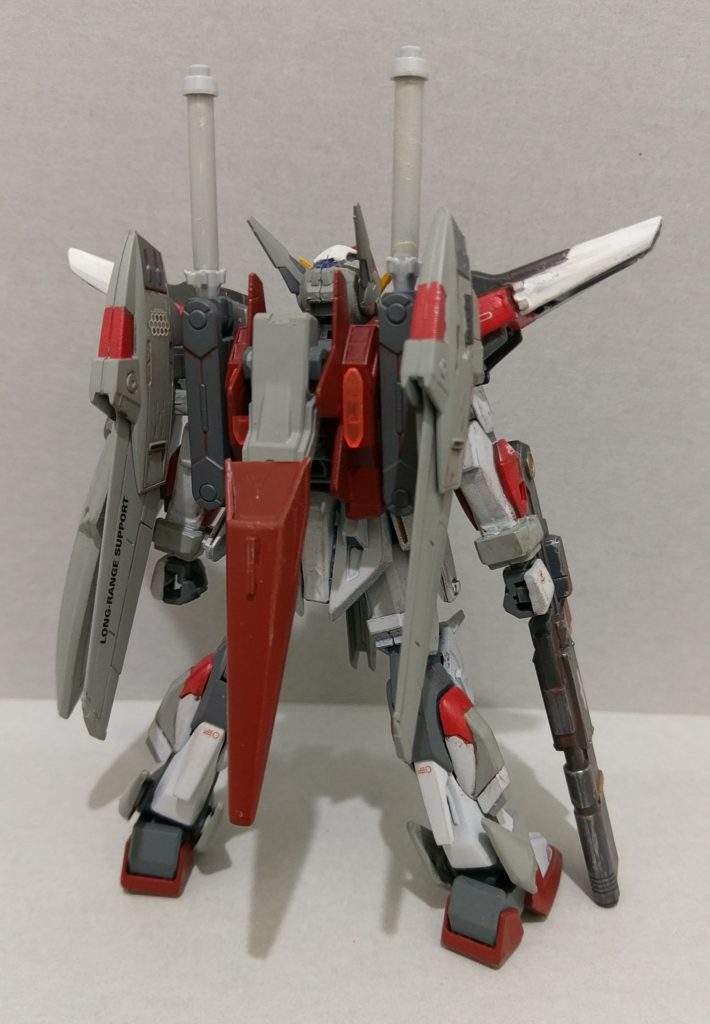 背面にはウイングバインダーとテールスタビライザー。分離することができる。