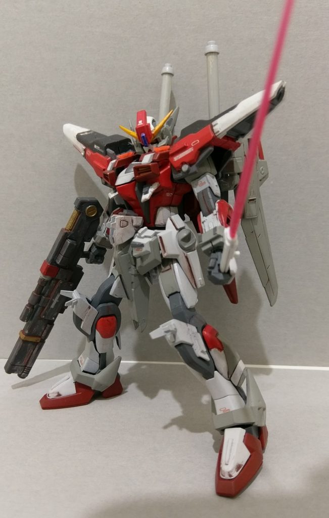 一般的なビームサーベルも装備している