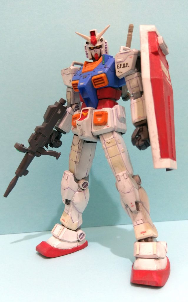 間接のタイミングを修正して、プラ板でパネルラインを追加。シールドの連邦マークは削りました。