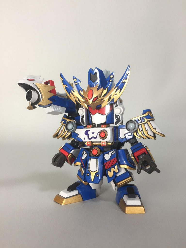 曹操率いる機駕に突如参加した軍師。類稀なる情報収集能力を持つ。