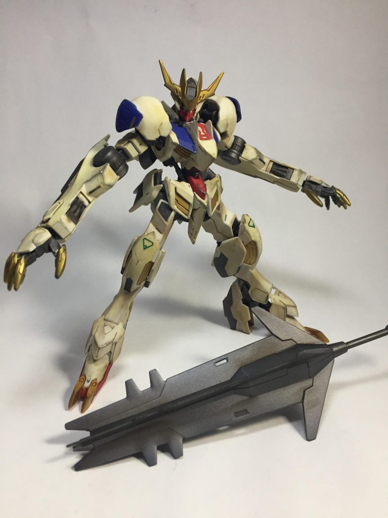 付属品武器は超大型メイス一本だけですが十分なボリュームですね
できれば対艦ランスメイスも付けて欲しかったですが