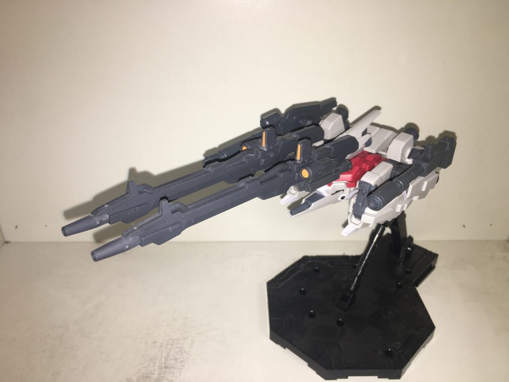 ウェイブライダー形態、正面。機動力と大気圏突入能力に秀でた形態。