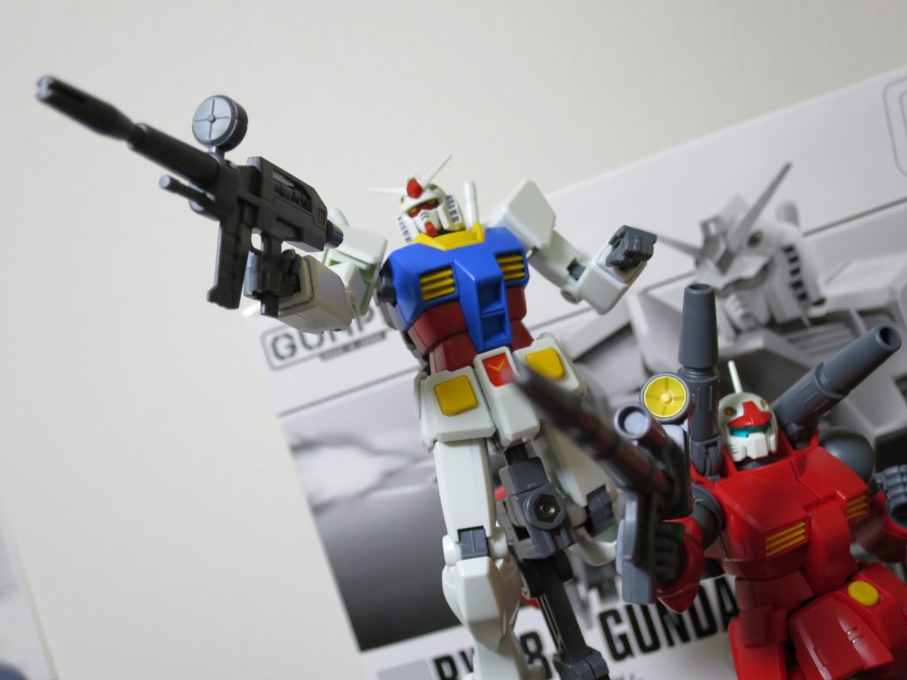 ぱっと見は「リバイブカンダム乙!」な感じですね。
色分けもほぼHGUC水準です。
ビームライフルが付いてきますが、シールドは含まれていません。
「シールドが付いていない?徐々に逆に考えるんだ…「家に眠っているシールドを引っ張り出すチャンスだ。」…とね。」
(↑誰?)