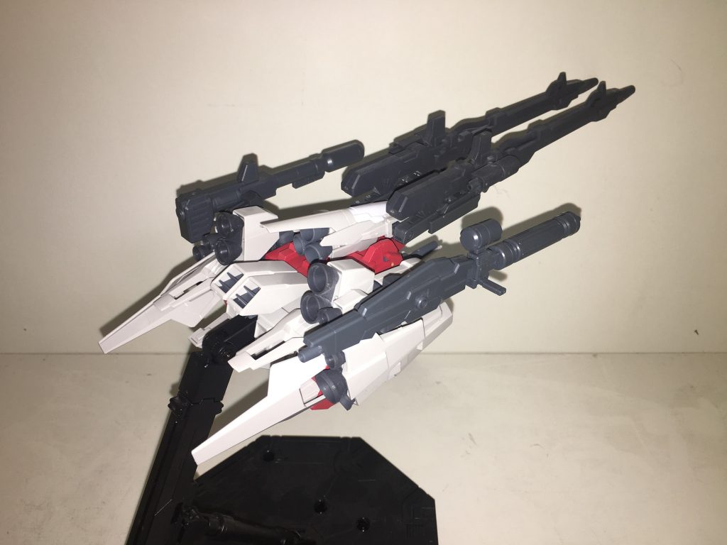 ウェイブライダー形態、背面。実際に変形するには整備施設での部品の換装作業を必要とするため、出撃前にどちらかの形態を選択する必要がある。