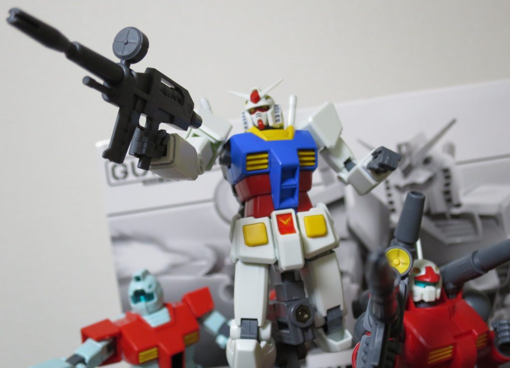 がんばって関節100%フル稼働しようとこころみたりしてみましたが、パケ絵の蘇るガンダム〜風ポーズが一番無難ですね。