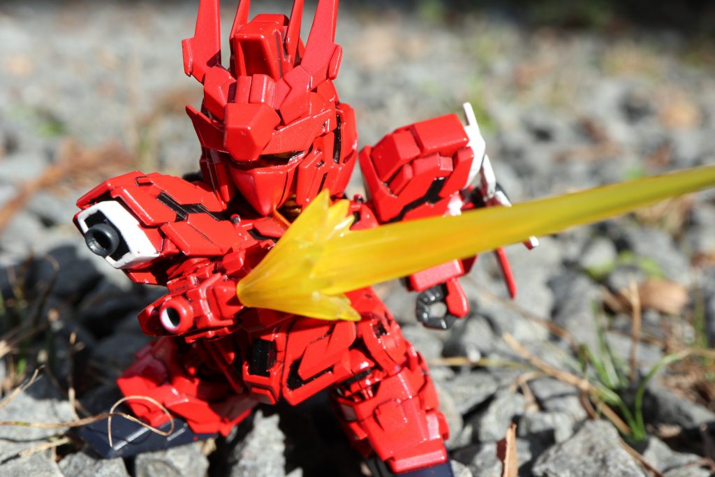 腕部内蔵ビームソードはビルダーズパーツの組み合わせ。ドラゴンボールのベジットソードをモチーフにしています。