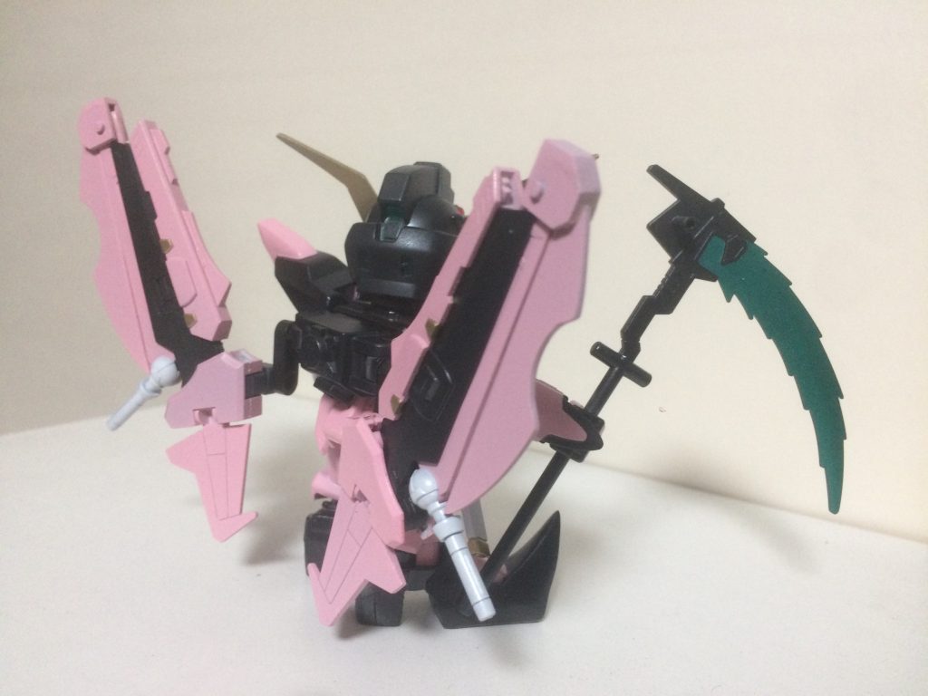 SDノワールのバックパックなのですが...
うーん、ボリューミーw