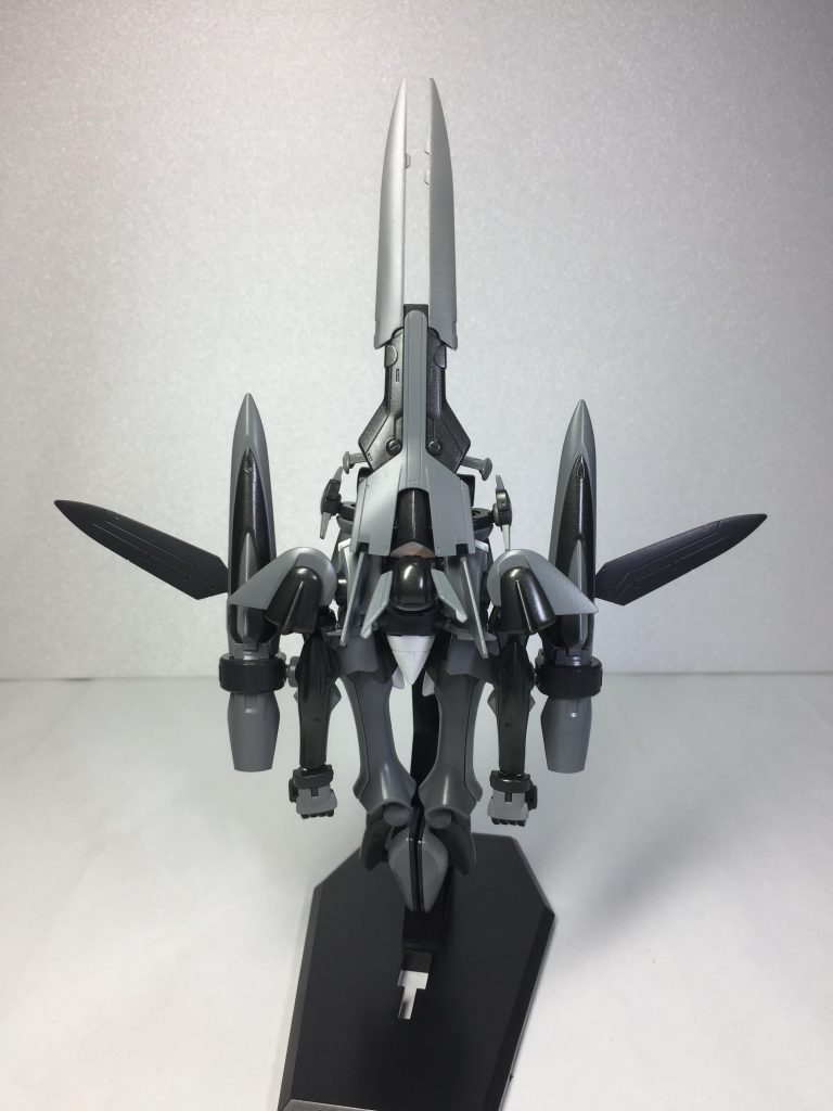 中東では擬似太陽炉搭載機のジンクスやアヘッドの存在によって中東連合軍は壊滅的な被害を被っていた。これらの戦闘指揮は明らかに場慣れをしており、中東の対応能力をはるかに超えていた。そこに連邦軍が到着し戦場を圧倒することと思われた矢先、連邦軍は驚愕することになる。連邦軍が敵の部隊を追い詰めたところに現れたアヘッドは明らかに純正の太陽炉を二基積んでいたのである。ツインドライヴシステムによって強化されたアヘッドは連邦軍の機体を蹂躙していくが、そこにツインドライヴブレイヴが割り込む。二機の戦闘は互いの他の機体の諸元性能を上回るためほかのMSが割り込むことも援護することも不可能な状況であった。速度は明らかにツインドライヴブレイヴが上であり、可変を繰り返しながら敵に後ろを取らせず敵の背後に回り込むツインドライヴブレイヴ、一方で出力やパワーで上回りGNフィールドすら駆使する敵機アヘッドは強引にツインドライヴブレイヴに食らいつく。互いが互いの操縦技術が互角であることを悟り、また互いの機体が互いの性能の犠牲にしている部分を長所短所にしている以上、戦闘が膠着状態に陥っていた。こうなれば互いの機体が取る行動は一つであった。