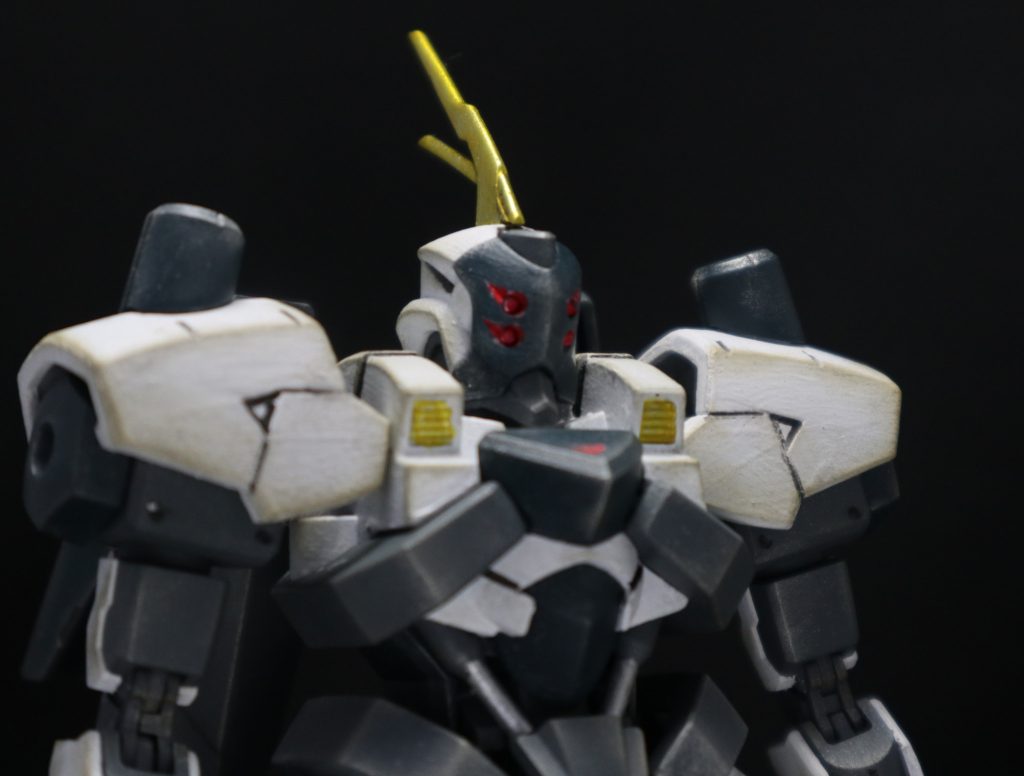 バストショット。フェイスの４つ目は切れ込みを入れました。