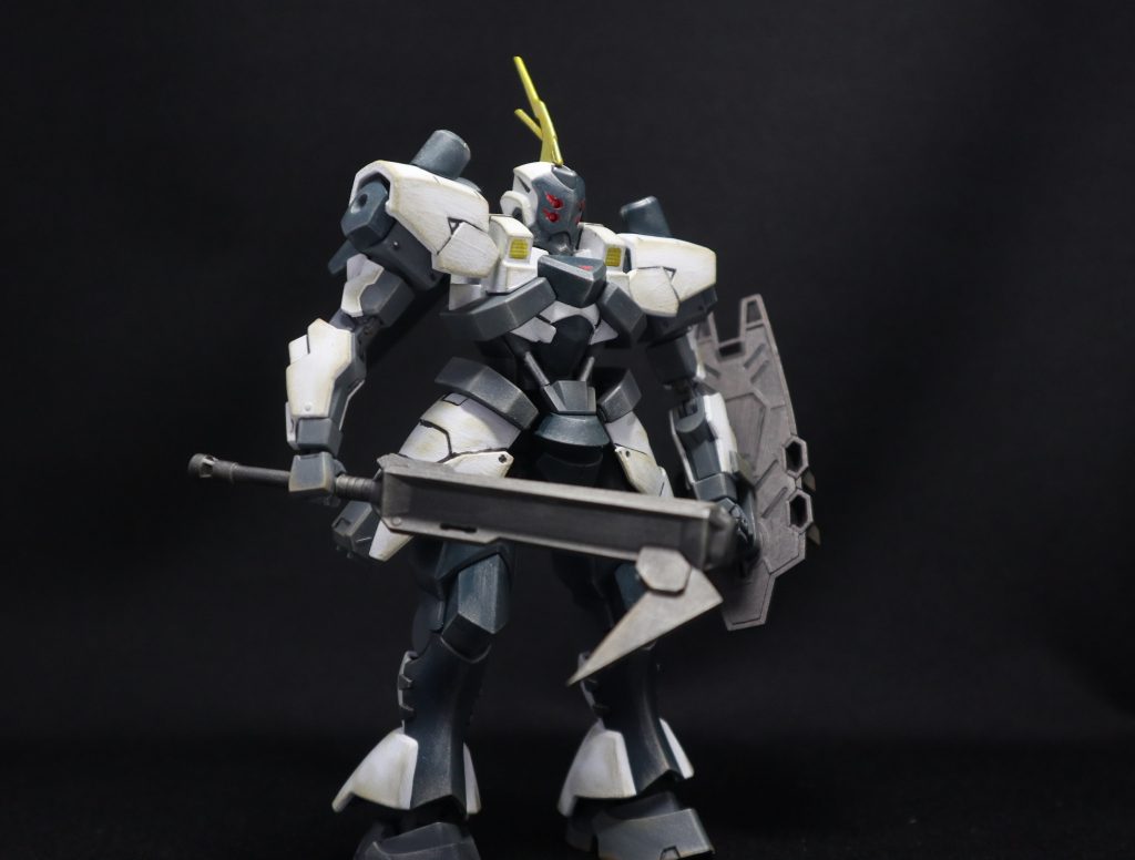 クラブメイスを構えてのポージング①