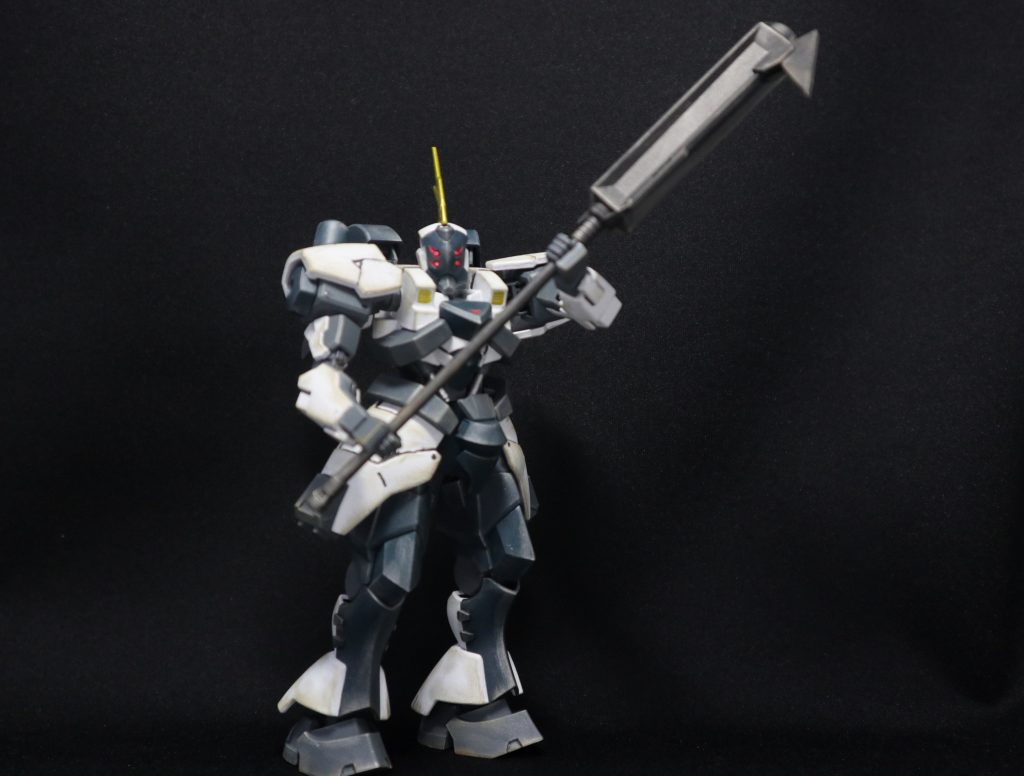 クラブメイスを構えてのポージング②
クラブメイスの柄は、伸縮可能ギミックを内蔵。