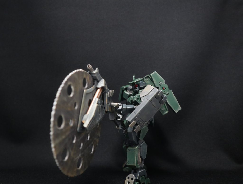 クラッシャーディスクを構えての突撃体制。