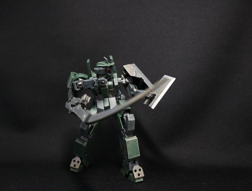 サブアームに仕込んだマンティスクローでポージング②