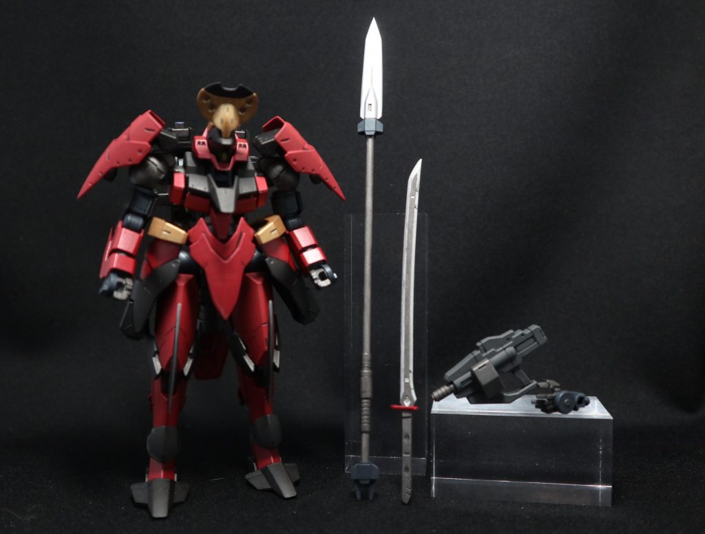 スタティックディスプレー。武装は、ワイヤークローを石突きに装備した長槍、太刀、取り回し重視のショートライフル、両膝にニーブレード、サイドアーマーにナックルガード。