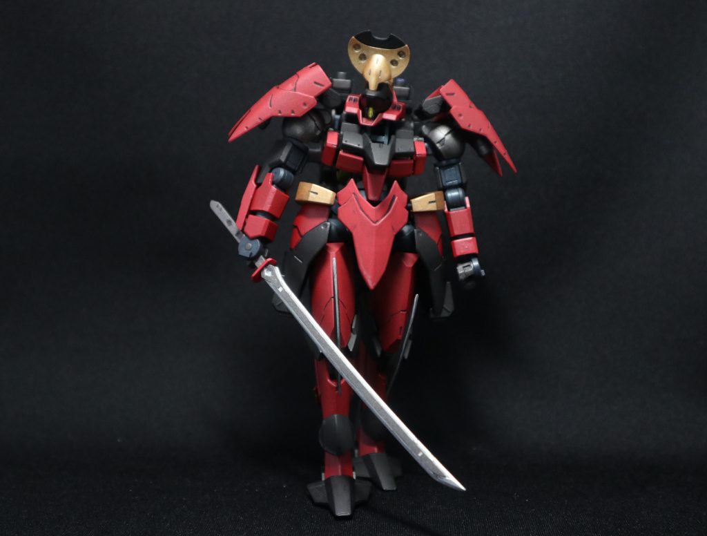 太刀を構えての立ち姿。