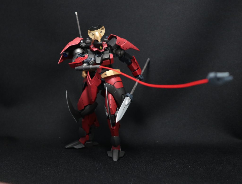 長槍の石突き部分は取り外すことができ、トンファー状態のワイヤークローとして使える。