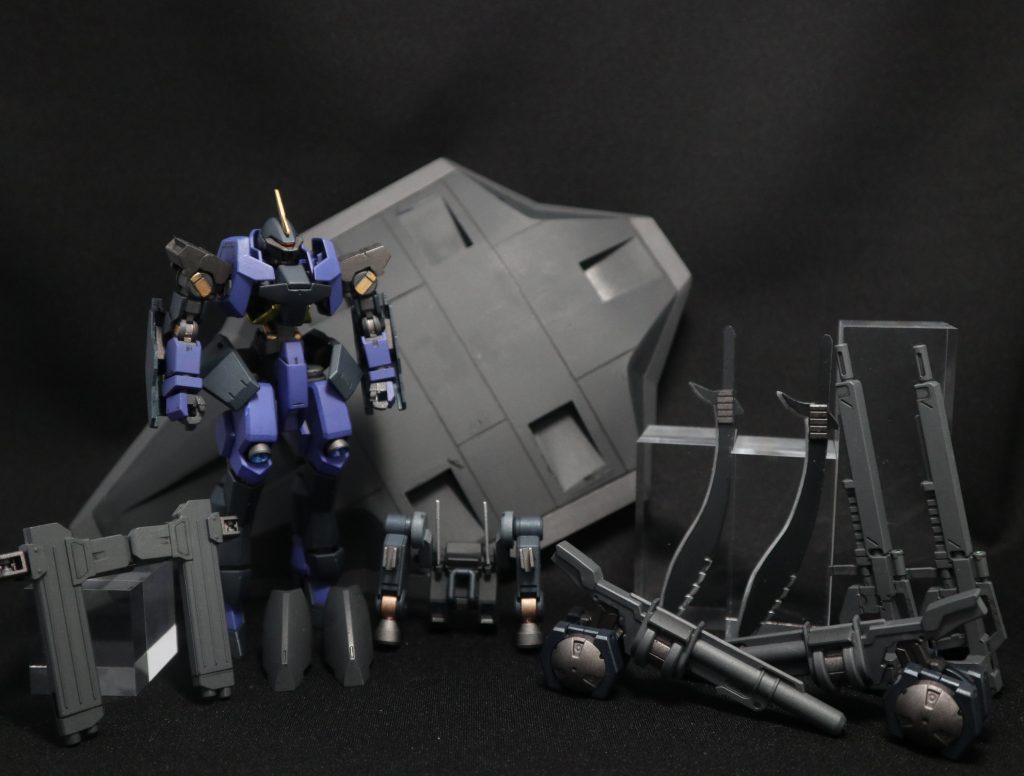 スタティックディスプレー。武装はGR-W01120mmロングバレルマシンガンx2、JEE-102グレネードランチャーx2、2連装ミサイルランチャーx2、アサルトブレードx2。