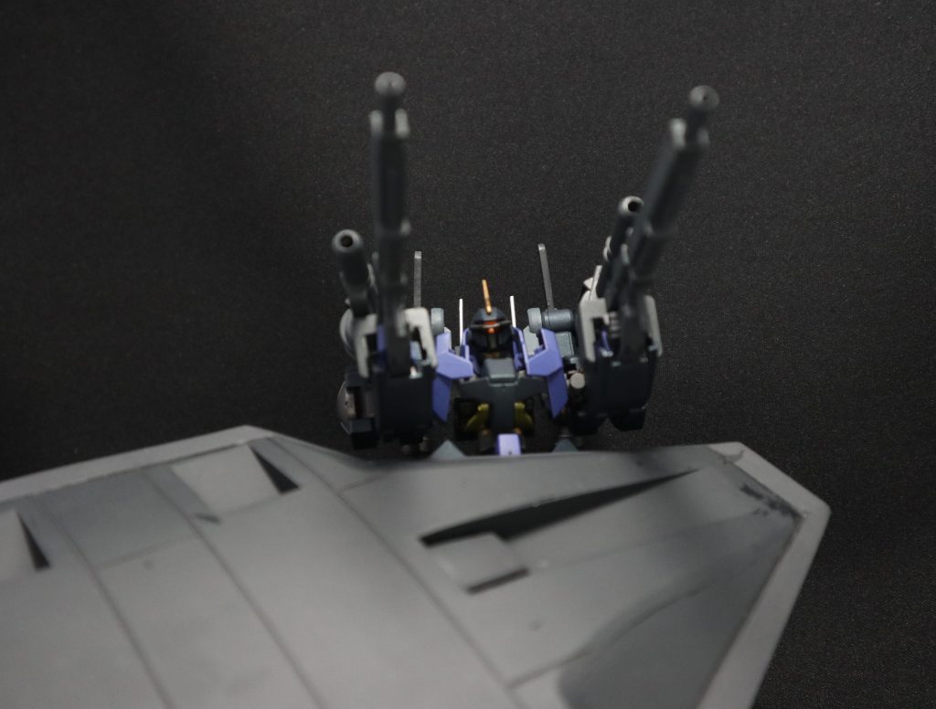 降下後のバインダーをシールドとして利用しての砲撃。