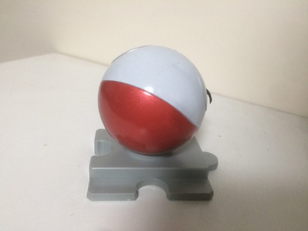 うーん、これはモンスターボールと間違えて拾ってしまうなぁ...