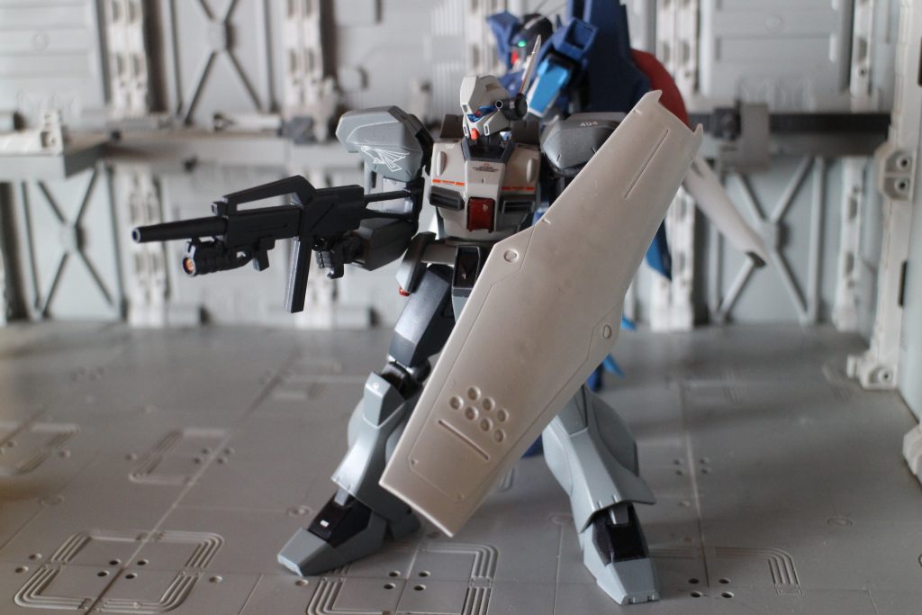 前に投稿したデルタリプラスとパーツを共有した文字通り兄弟機となります。
同じカスタム機として共同戦線を張る事は多いかも・・?