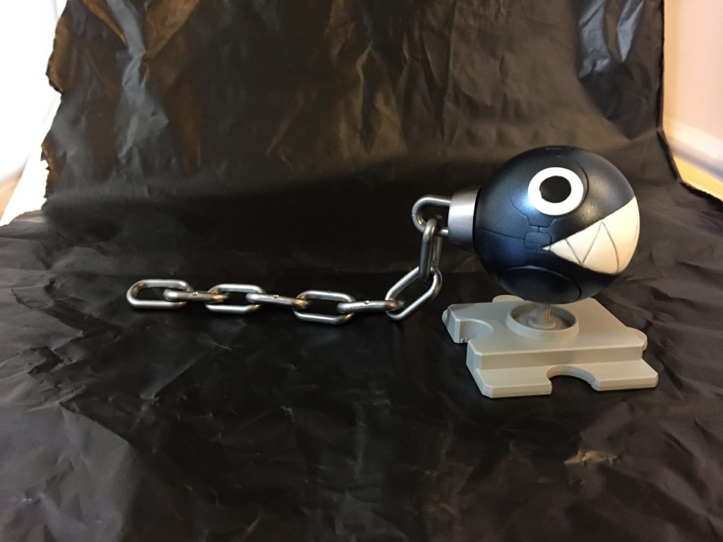 と言うことでスーパーマリオシリーズより｢ワンワン｣です。
鎖は台から外せます。