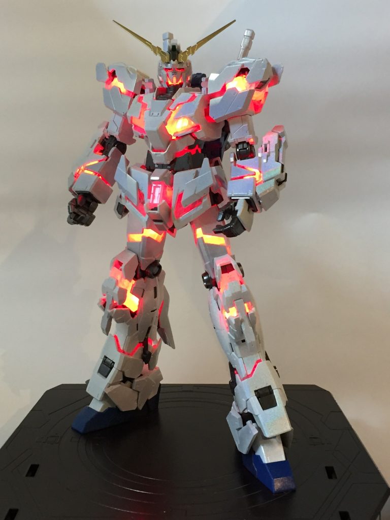 [LIGHTING MODEL]なのでサイコフレームが光ります。まず赤。