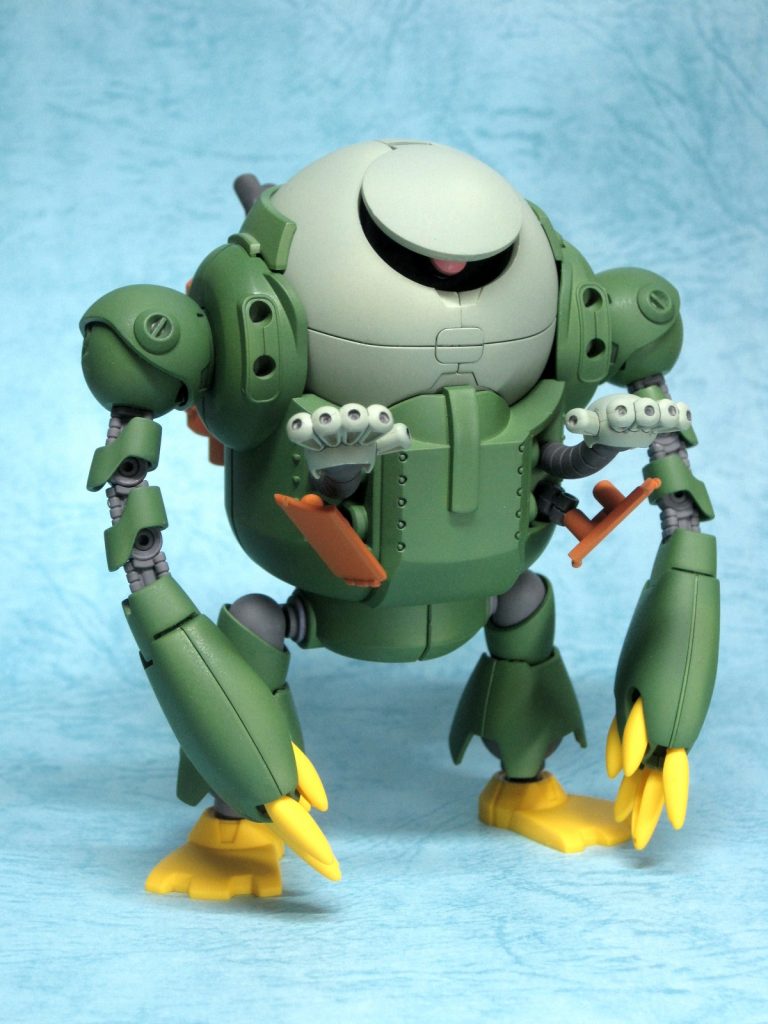 胸部ハッチは差し替えで展開。
隠し腕が出てきます。