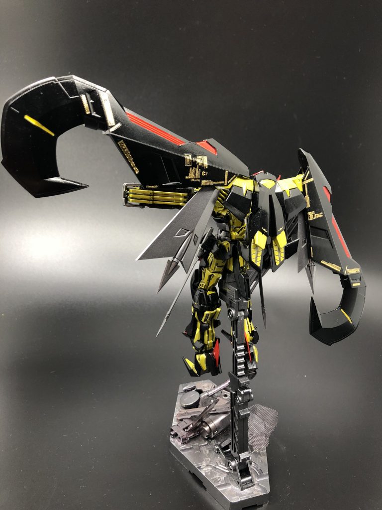 一部分にデカールを集中させるとカッコいいと思う