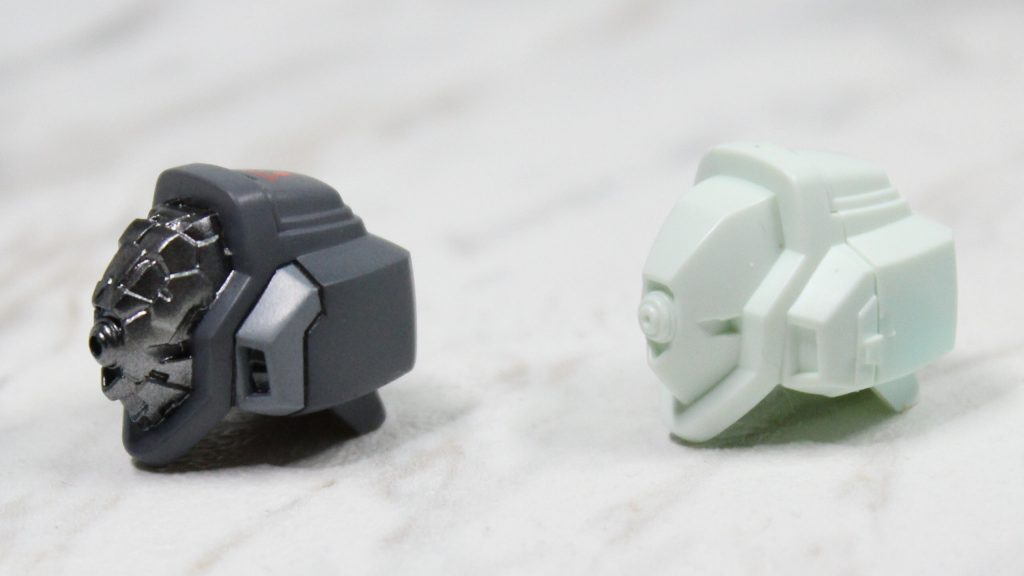 キット付属の頭部は内部メカが何も無かったので、複合センサーっぽくプラ材や削り込みで再現。