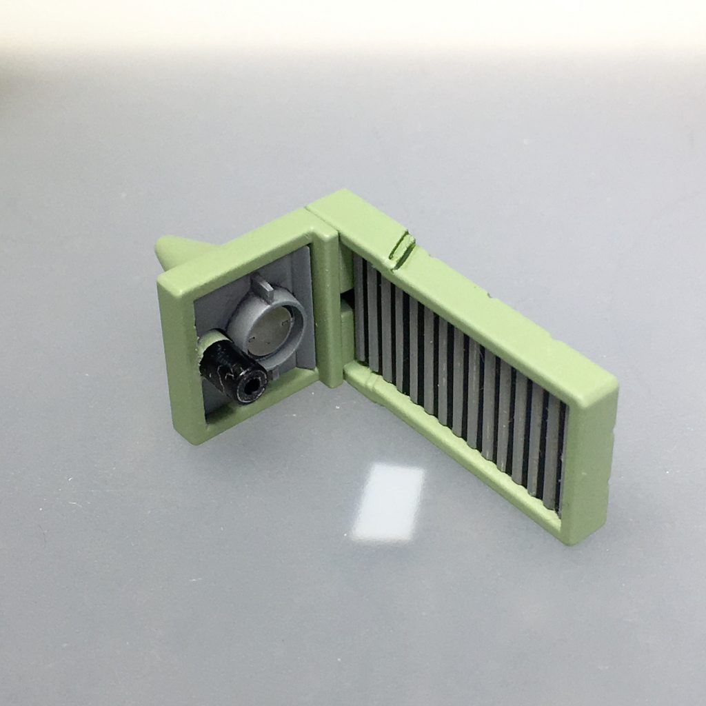 【シールド単品】
ほぼ見えませんが、裏面にそれらしいパーツを入れてます。