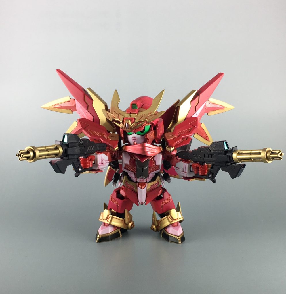 武器 ガトリングガンを二丁、似合うように黒と金でセンサー部はシールを貼っています。