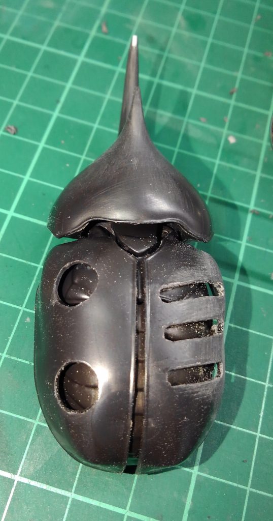 角と背中を加工。