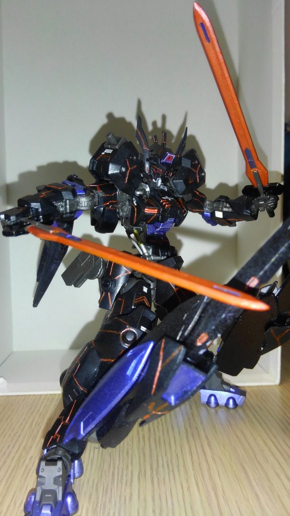 第参・第肆殲滅刀「双刀・篝火」
サブウェポンとして腰にマウントされている武器になります。
第壱、第弐と違いリーチが短いため、より間合いが大事になりますが、取り回しがよく二刀流での連撃を得意とします。