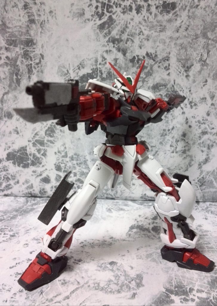 2015年8月製作
アストレイレッドフレーム(フライトユニット装備)に
雑誌付録キット「アメイジングレヴA」「アメイジングレヴD」
プラ板でビームピストル2丁とホルスターを製作