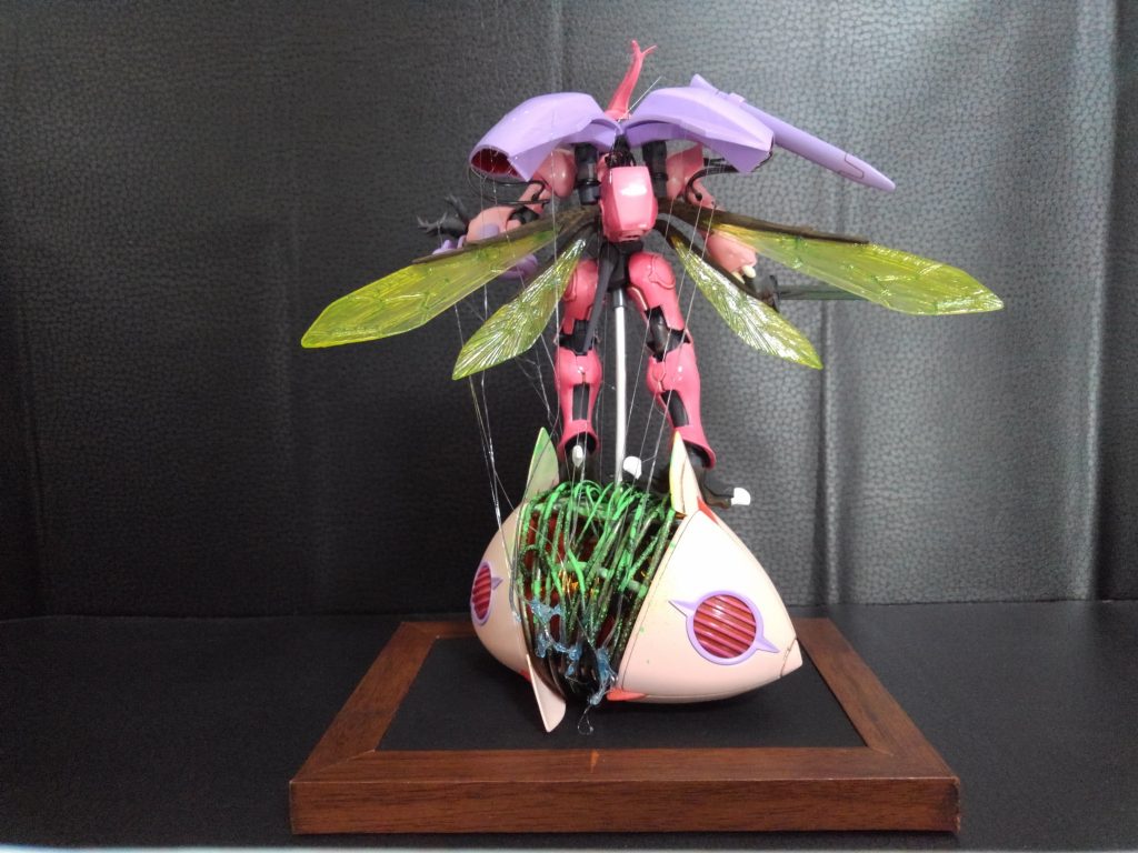 バックショット。羽根は、HGダンバインのをめっちゃ磨いて。水性クリア３回ふきました。仕上げはアクリルガッシュと、コピックです。