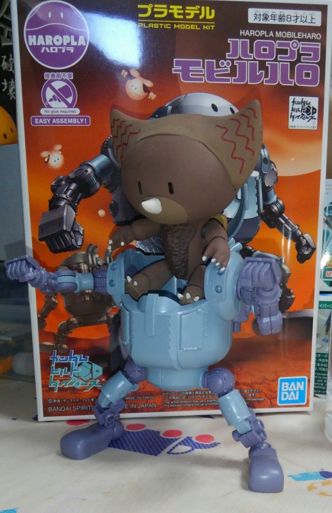 父ちゃんもウルトラ怪獣プチッガイを乗せてみました。
本当はこれがやりたくてモビルハロを買ってきたのですが、遊ぶのは子供には敵いませんね(^_^;)